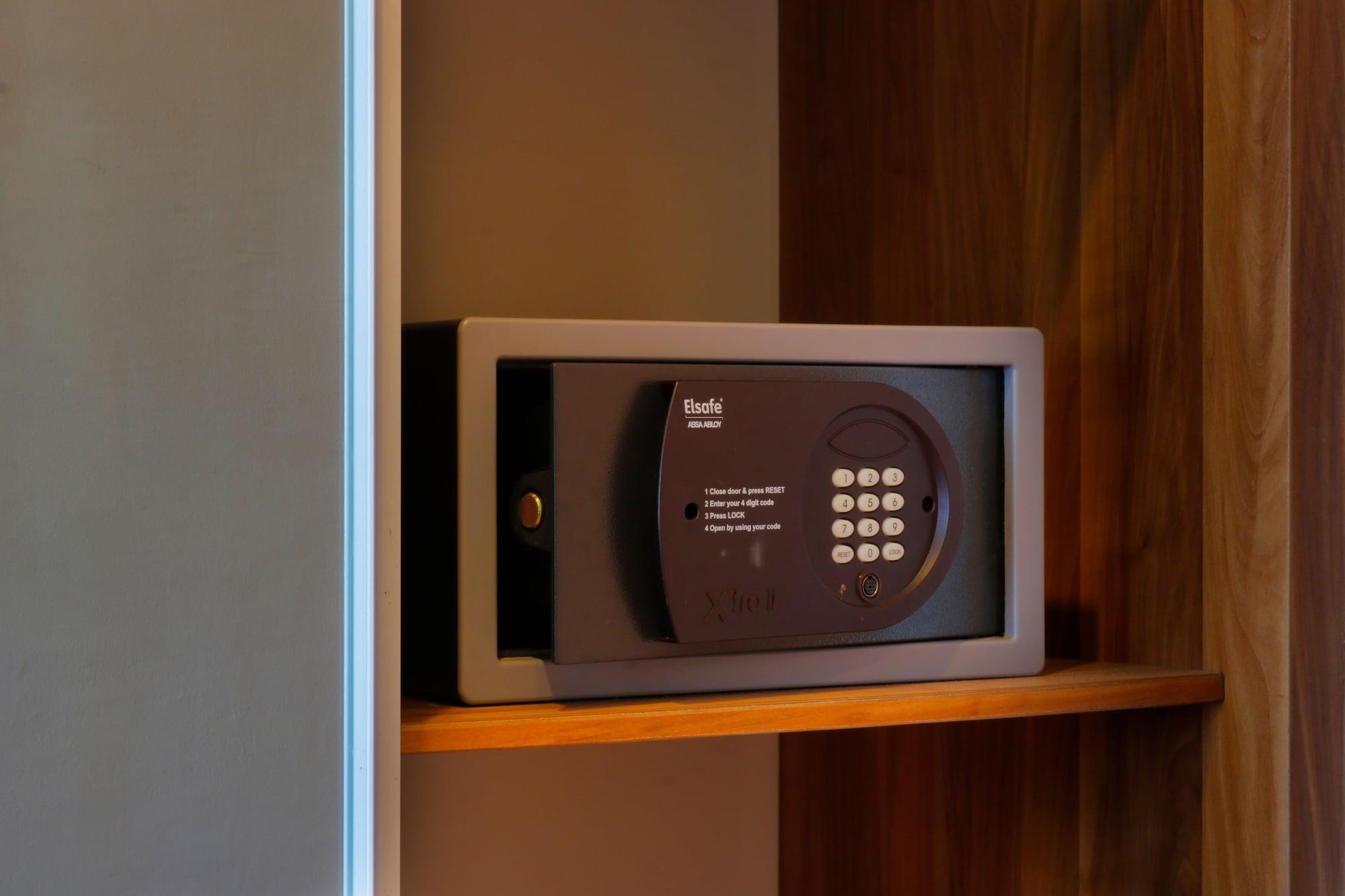 Hotel The Lerina 4*